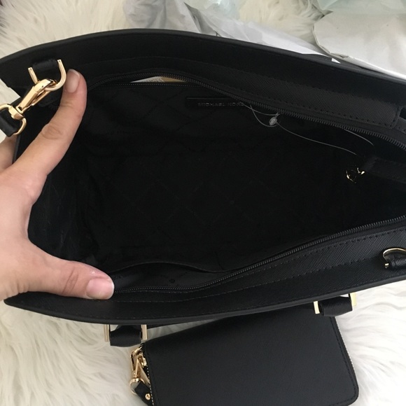Last one✨Michael Kors medium black Selma Satchel - Picture 6 of 8